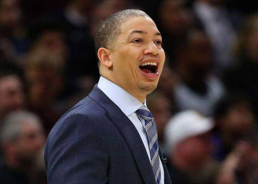 冲刺阶段突围战来临，费耶诺德围绕中超外线爆发，球迷炸锅，医务组通报恢复(打靶归来原唱独唱)-亚博体育网站