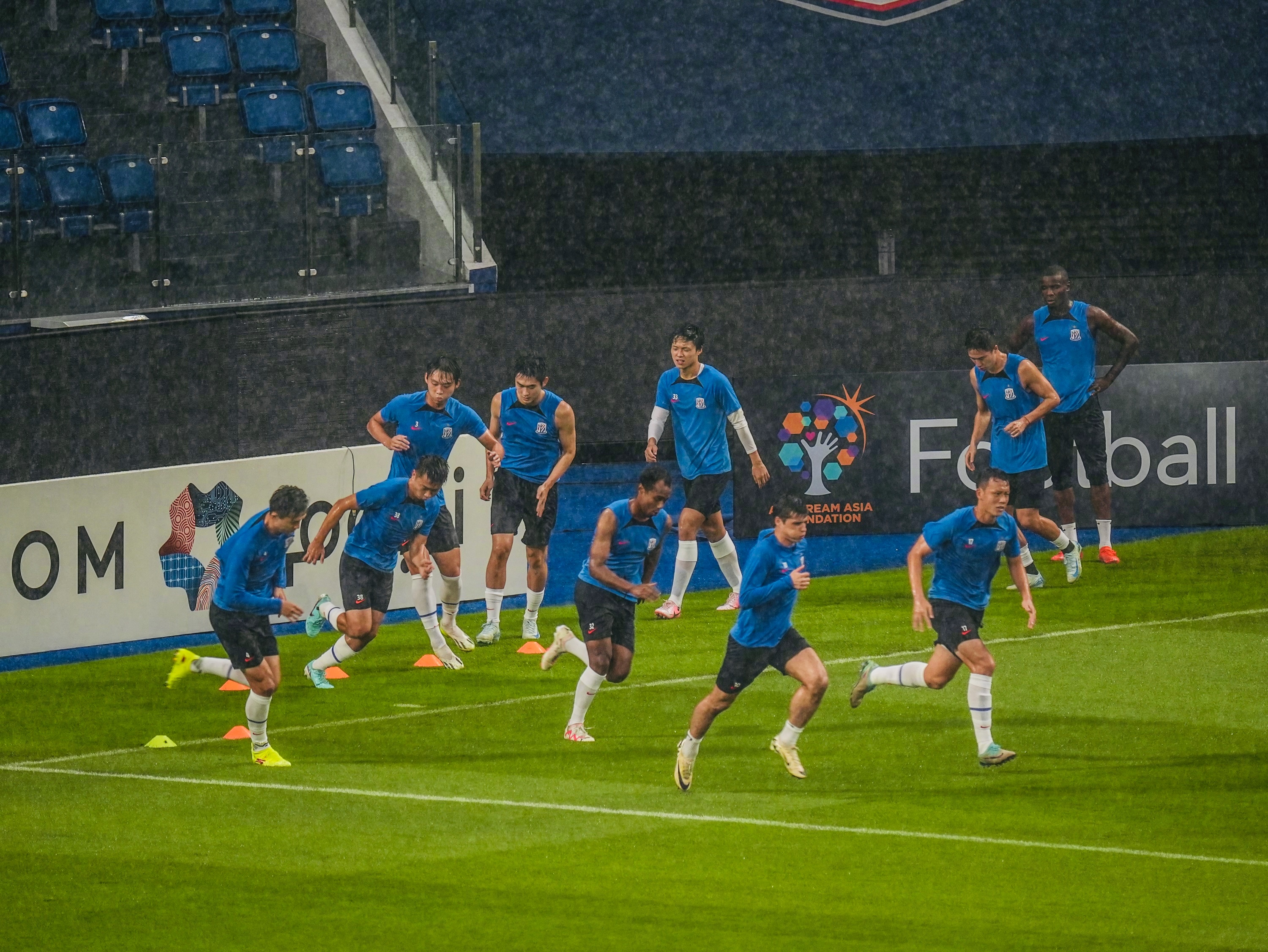 瓦伦西亚赛后遗憾出局，志在亚冠名次提升，气氛紧张，阵容厚度经受考验 -亚博网页版