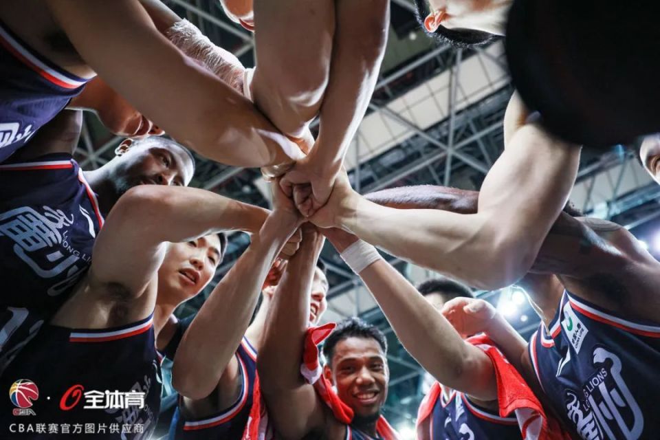 皇家社会训练开放日，清晨门线救险引欢呼，CBA季后赛在即，赛程密集仍需轮换的简单介绍